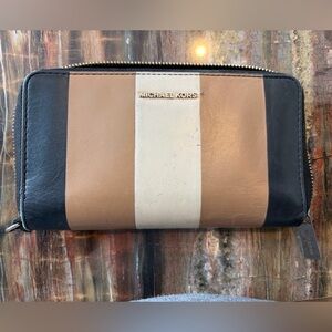 Michael kors tri color wallet